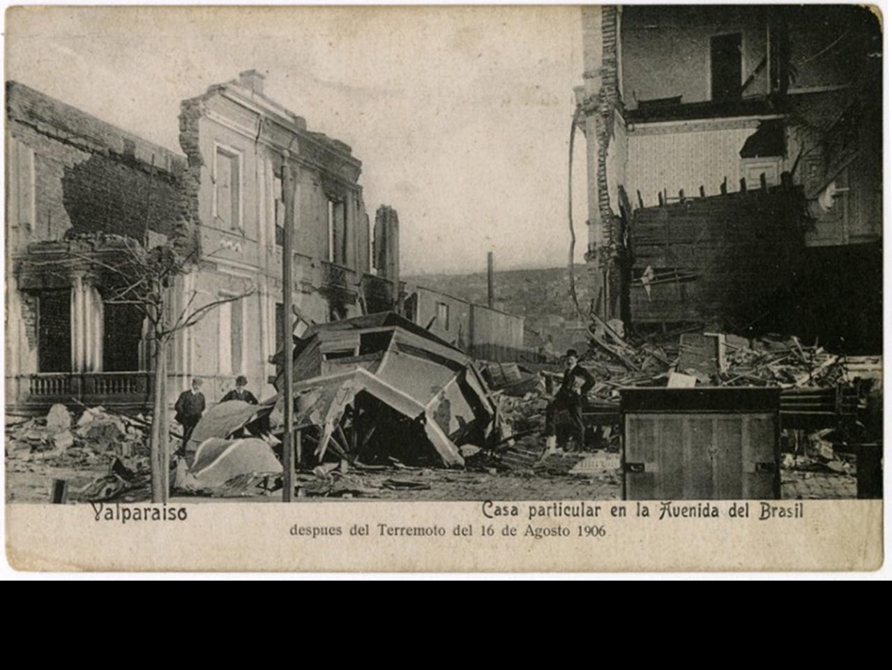 Valparaíso después del terremoto del 16 de agosto de 1906. Casa particular en la avenida Brasil, Valparaíso, Chile.