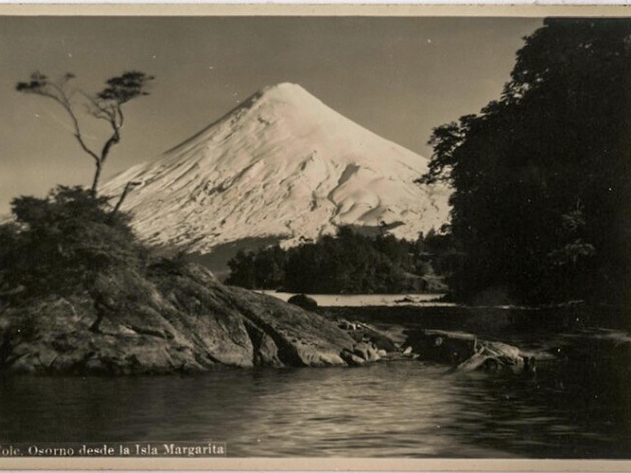 Volcán Osorno desde la isla Margarita, Chile.