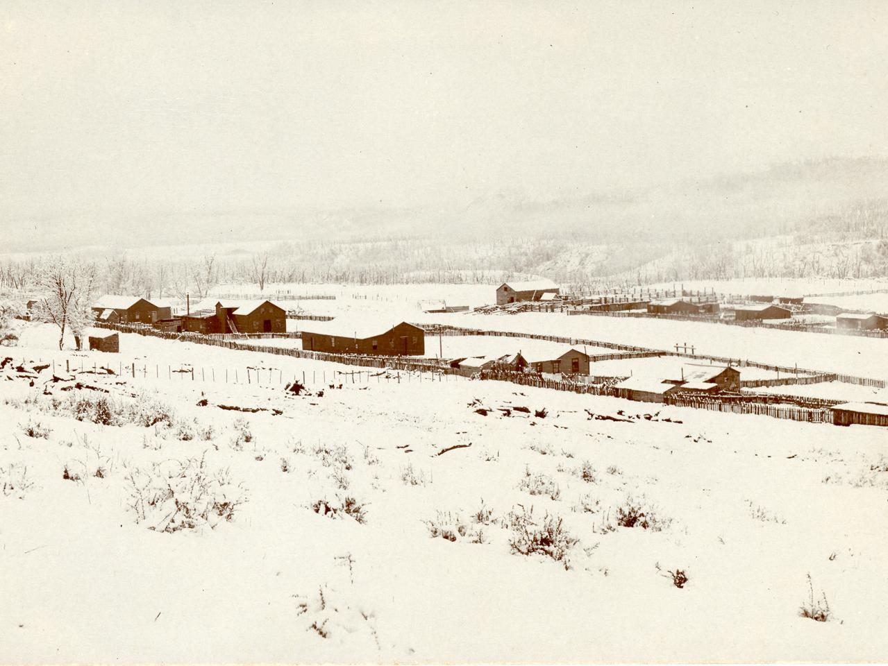 Vista general de la estancia Coyhaique en invierno (ca. 1920?)