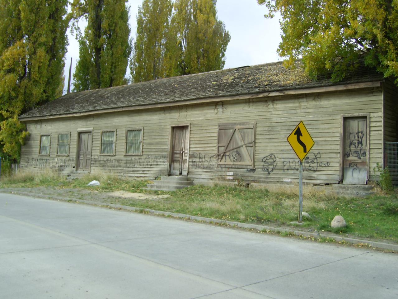 Edificio antigua bodega de la SIA y de la Escuela Agrícola de Coyhaique