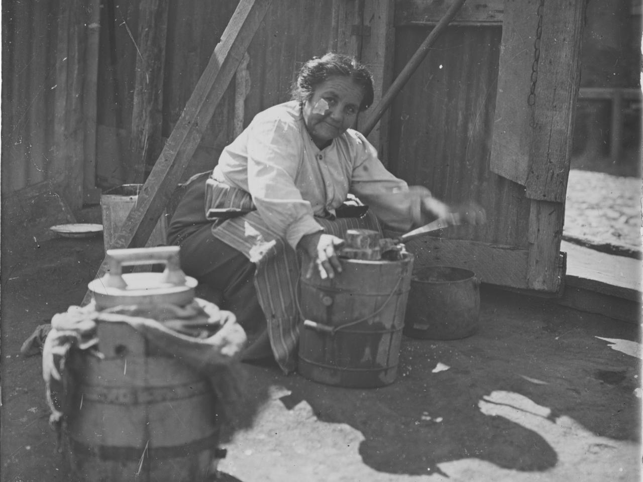 Mujer preparando alimentos