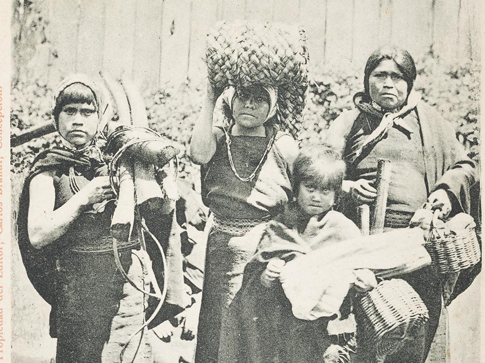 &amp;quot;Mapuche con sus hijas&amp;quot;