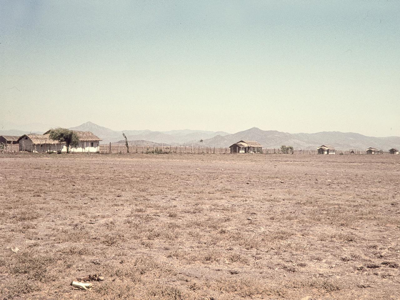 Vista a casas de inquilinos del fundo Santa Rosa