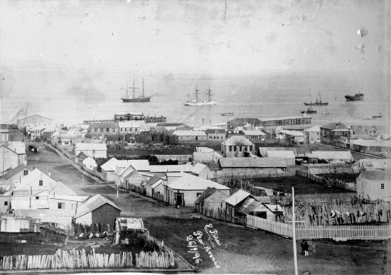 Vista de Punta Arenas desde Av Libertad (hoy Calle Chiloé) y Calle Arauco (hoy Calle Waldo Seguel)