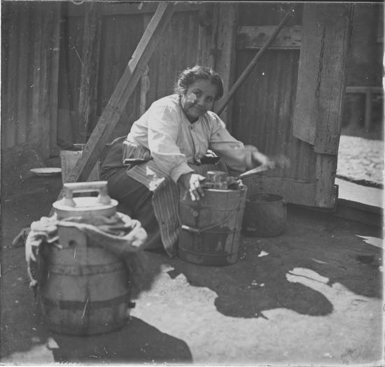 Mujer preparando alimentos