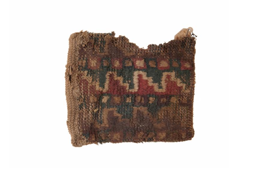 Bolsa afelpada y decorada