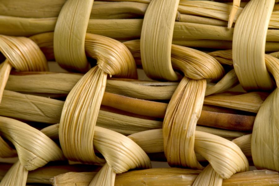 Detalle canasto tipo tawela, tejido por Úrsula Calderón Harban