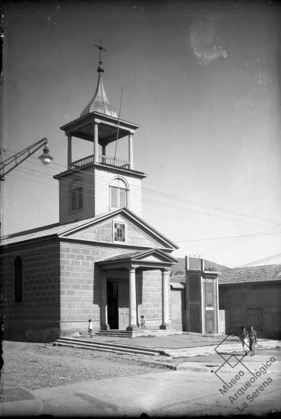 Iglesia San Juan de Dios. Vista tomada desde esquina norponiente calle Peni con Balmaceda