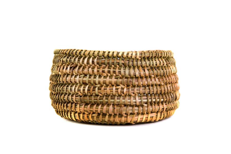 Canasto tipo tawela sin asa, tejido por Carmen Navarro Acuña