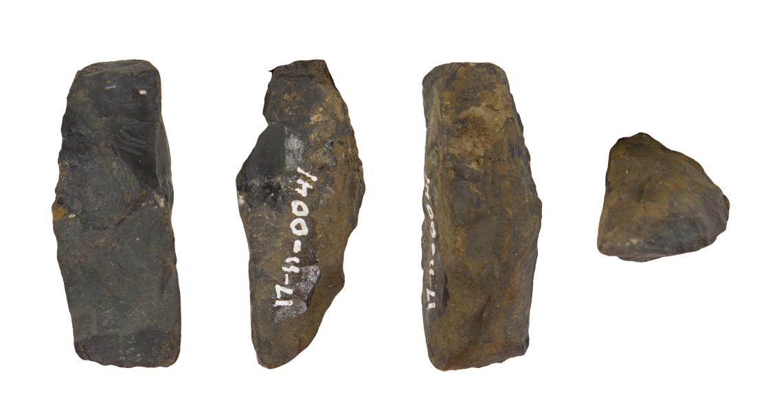 Azuela (Toki) de basalto recuperado en el sector de Uta_Puku Nga Aha-Aha, década de 1980