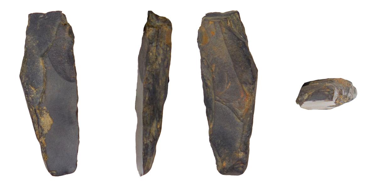 Azuela (Toki) de basalto recuperado en el sector de Ava Ranga Uka A Toroke Hau, década de 2010