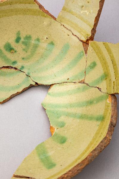 Detalle del motivo central, esmalte y pasta