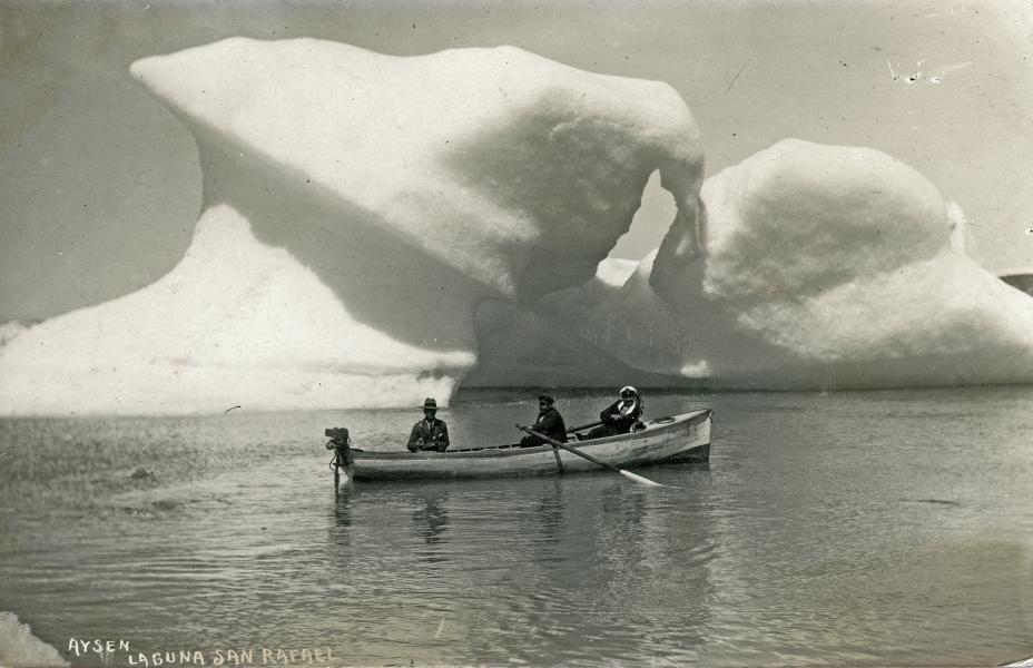 Navegación en la laguna San Rafael (¿años 30?)