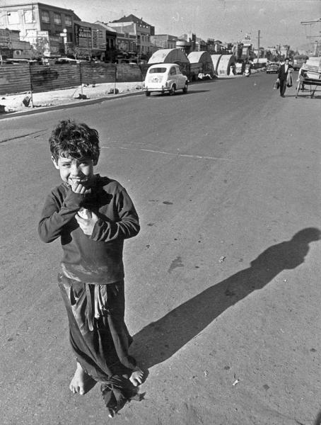 Niño en calle Alameda