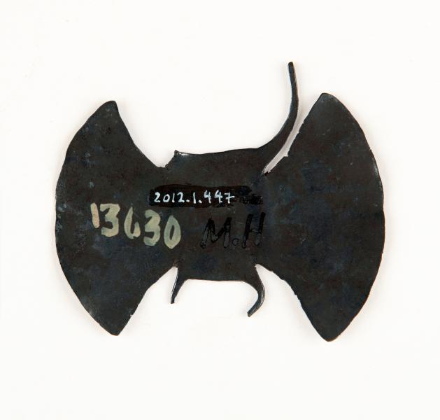 Pieza de cobre con forma de murciélago