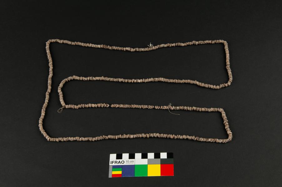 Collares con cuentas de concha