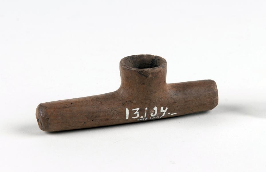 Pipa con forma de &quot;T&quot;