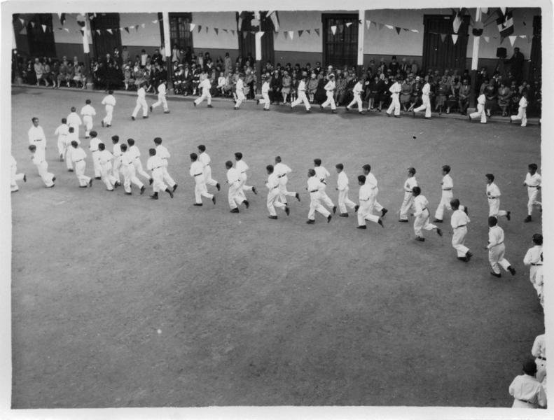 Revista de gimnasia en el Colegio Seminario Conciliar