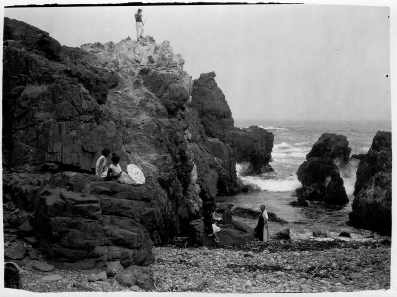 Cura junto a jóvenes en roqueríos de Tongoy