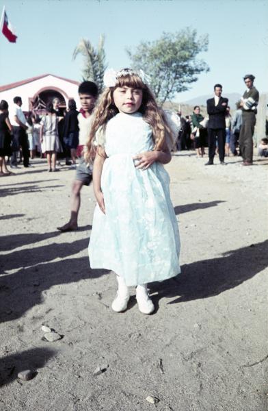 Un angelito del anda de la Virgen de Lourdes