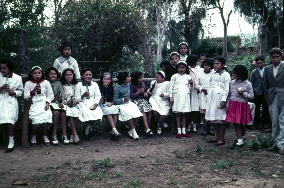 Desayuno de niñas y niños en las Fiestas Patrias