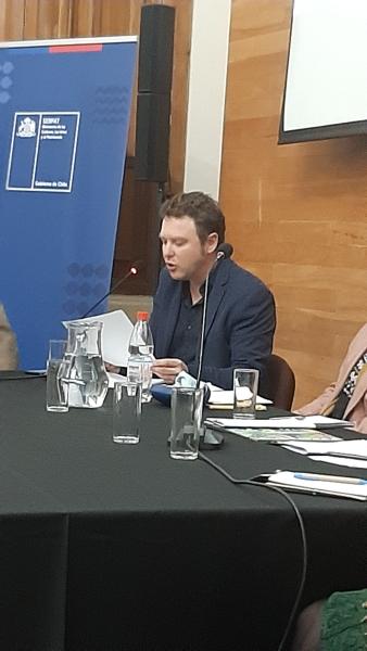 Benjamín Ballester, exponiendo